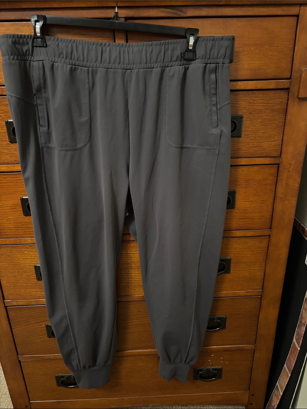 Woman’s Zuda Gray Elastic-Waist Jogger Pants size 1x, 27 inch inseam